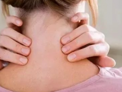 自己怎么按摩胸部、腹部和腰部