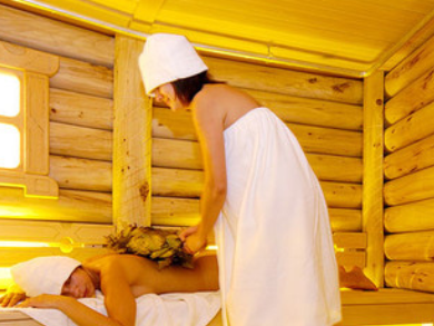 海口水疗会所在背部上方使用硅胶包的方法